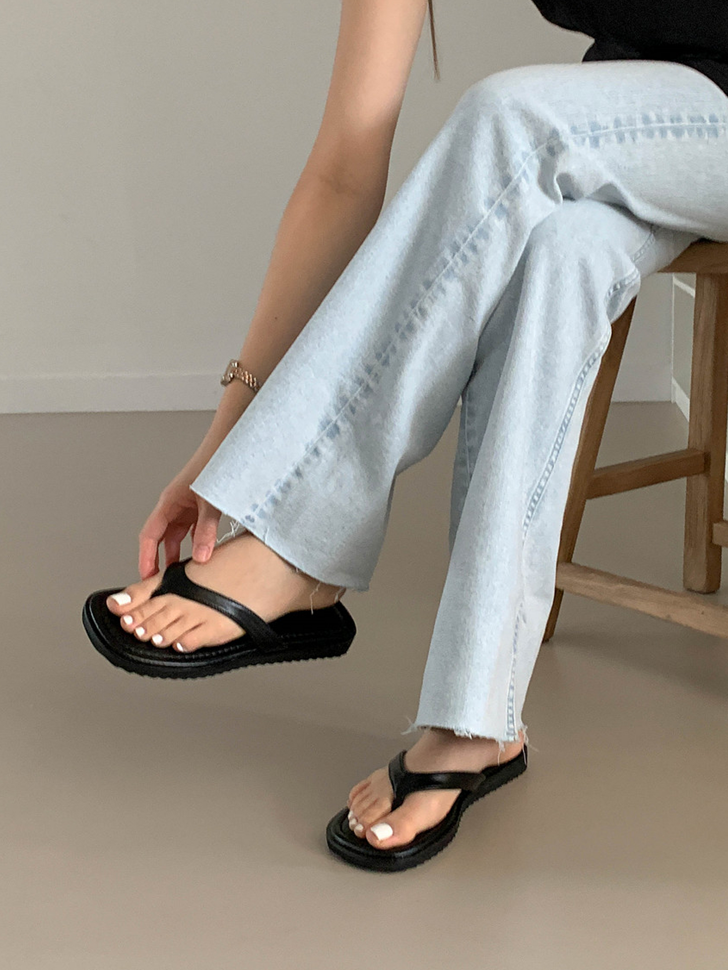 Square basic sandal