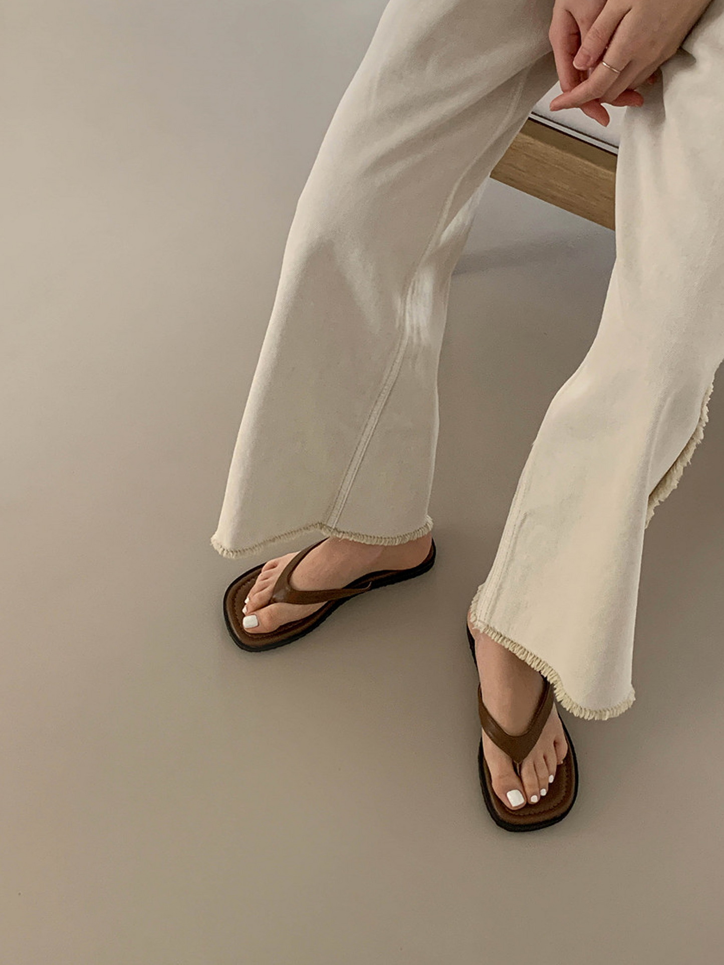 Square basic sandal