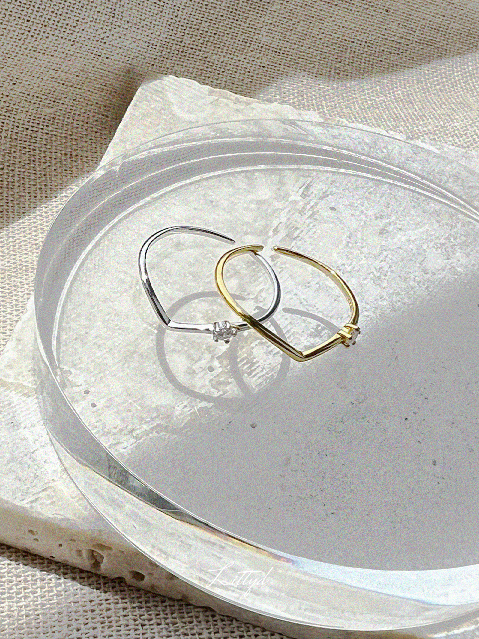 V line stone silver ring (SILVER92.5)