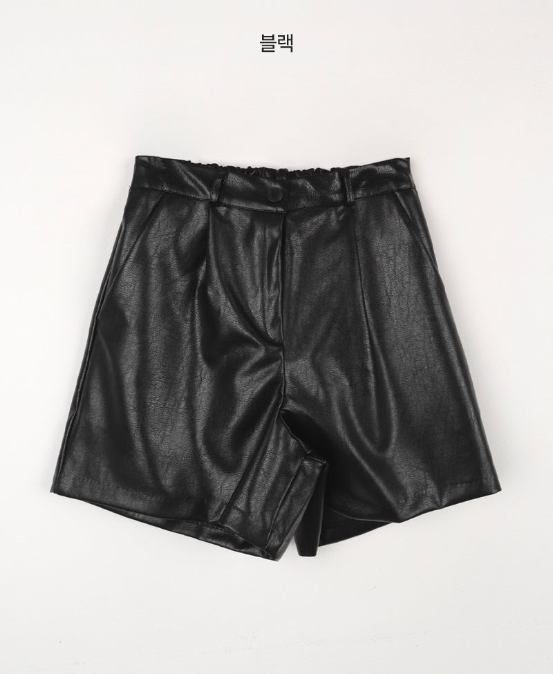 A leather short pants