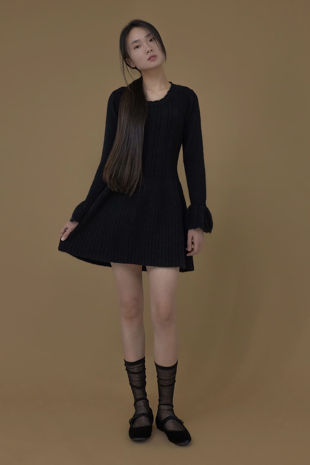 Frill u-neck knit ops(Matt black)