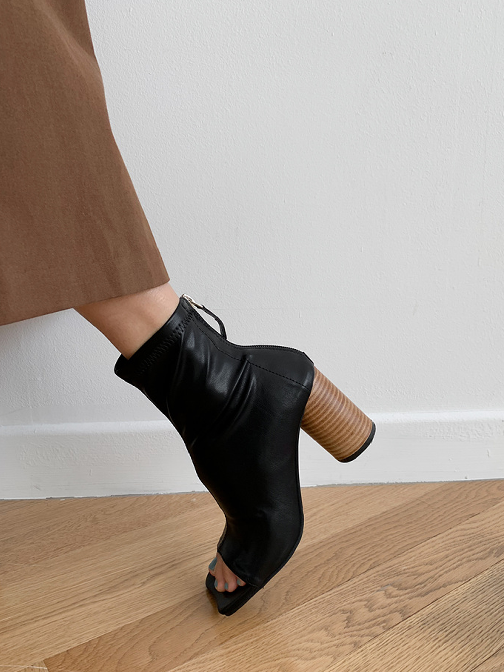 Span toe open ankle boots