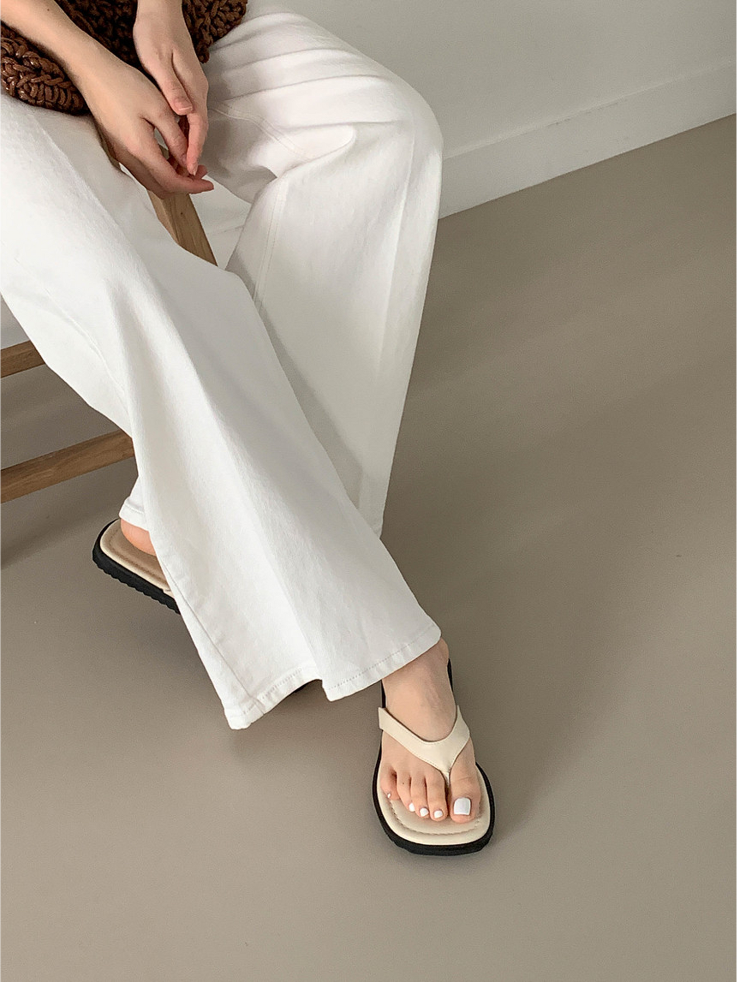 Square basic sandal